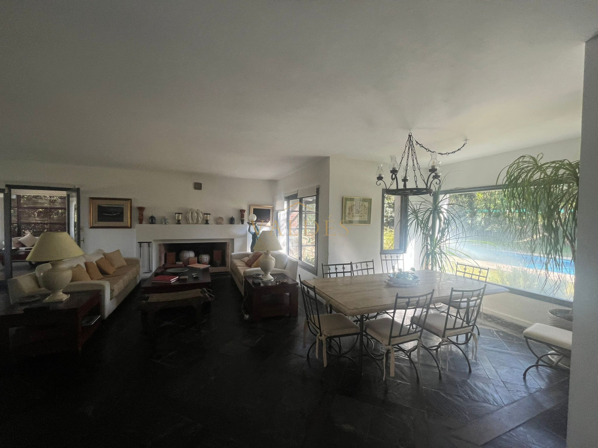 Casa ID.4983 - Casa en Alquiler de Temporada en Punta del este con gran capacidad  , a pasos de Playa Brava 