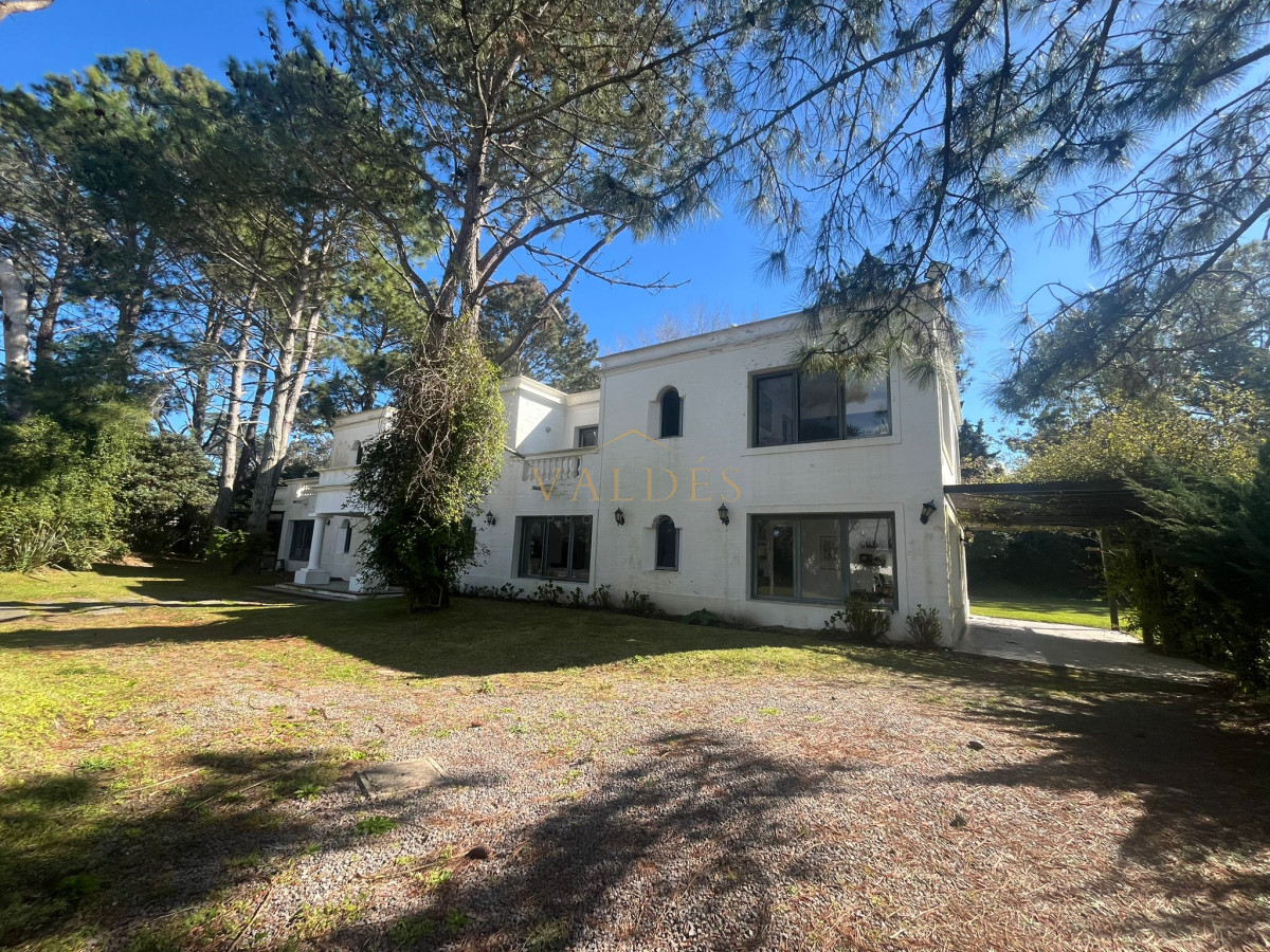 Casa ID.4983 - Casa en Alquiler de Temporada en Punta del este con gran capacidad  , a pasos de Playa Brava 