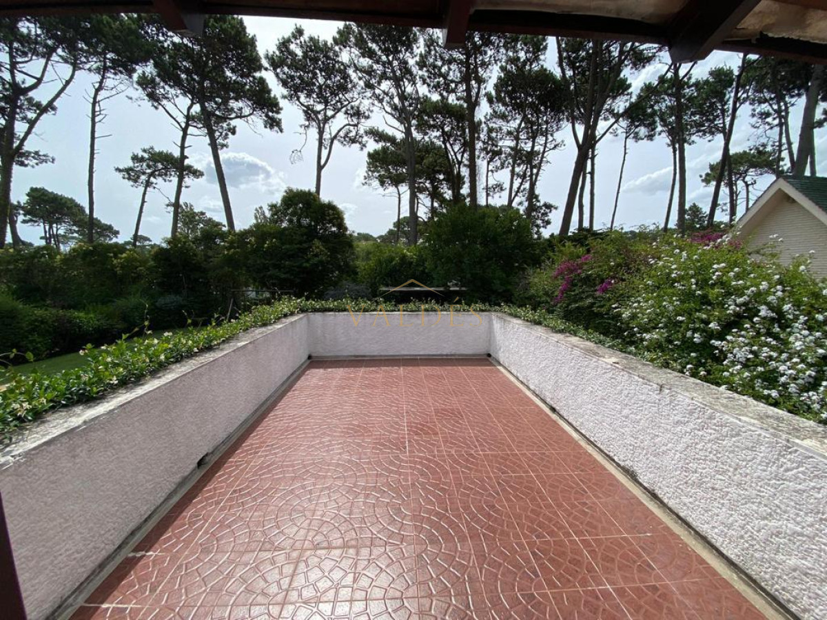 Casa ID.2384 - ESPECTACULAR CASA EN LUGANO 5 DORMITORIOS 4 BAÑOS 