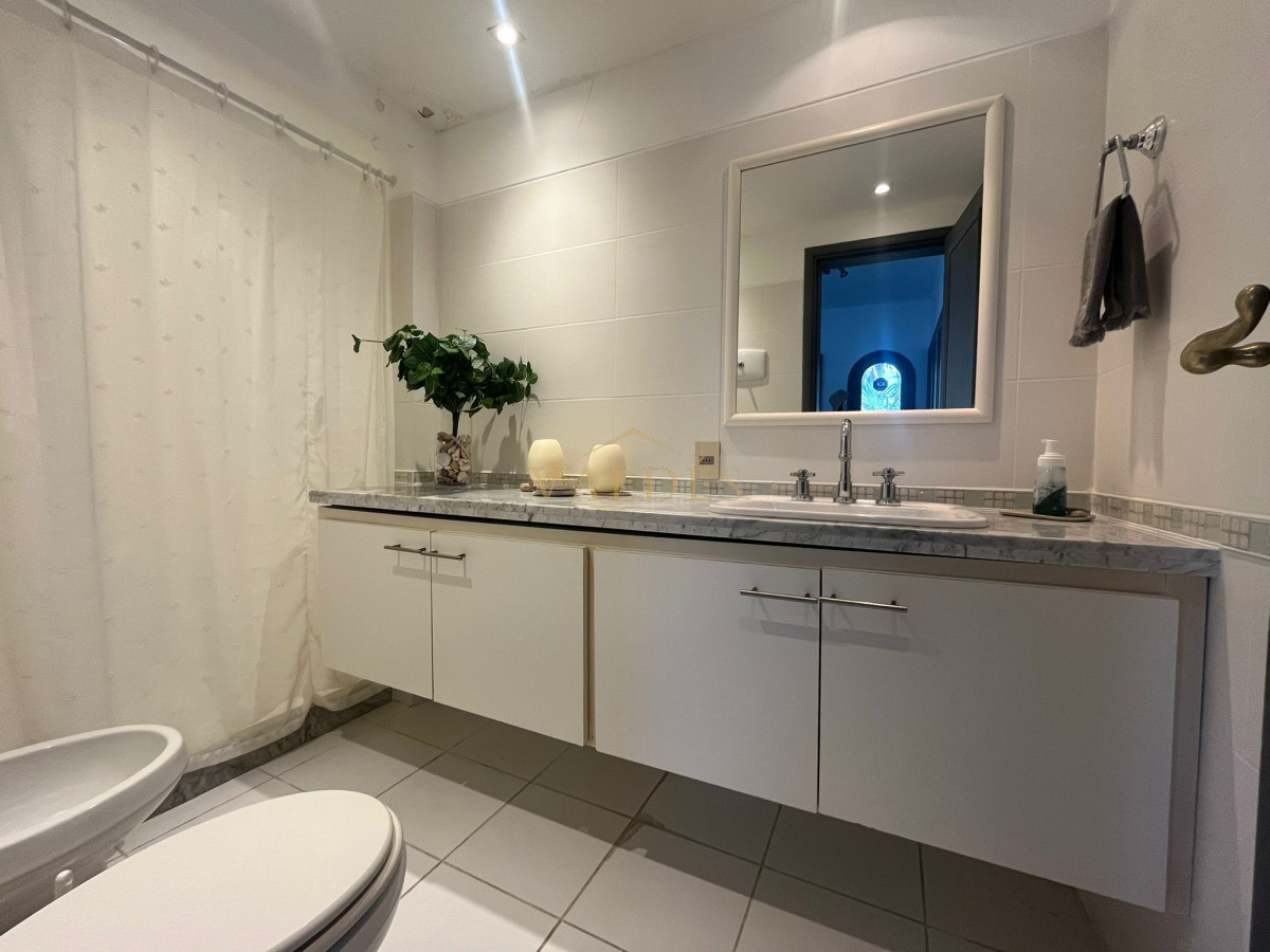 Casa ID.4983 - Casa en Alquiler de Temporada en Punta del este con gran capacidad  , a pasos de Playa Brava 