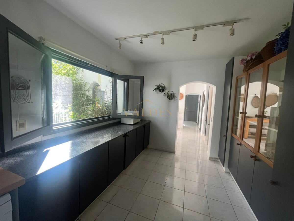 Casa ID.4983 - Casa en Alquiler de Temporada en Punta del este con gran capacidad  , a pasos de Playa Brava 