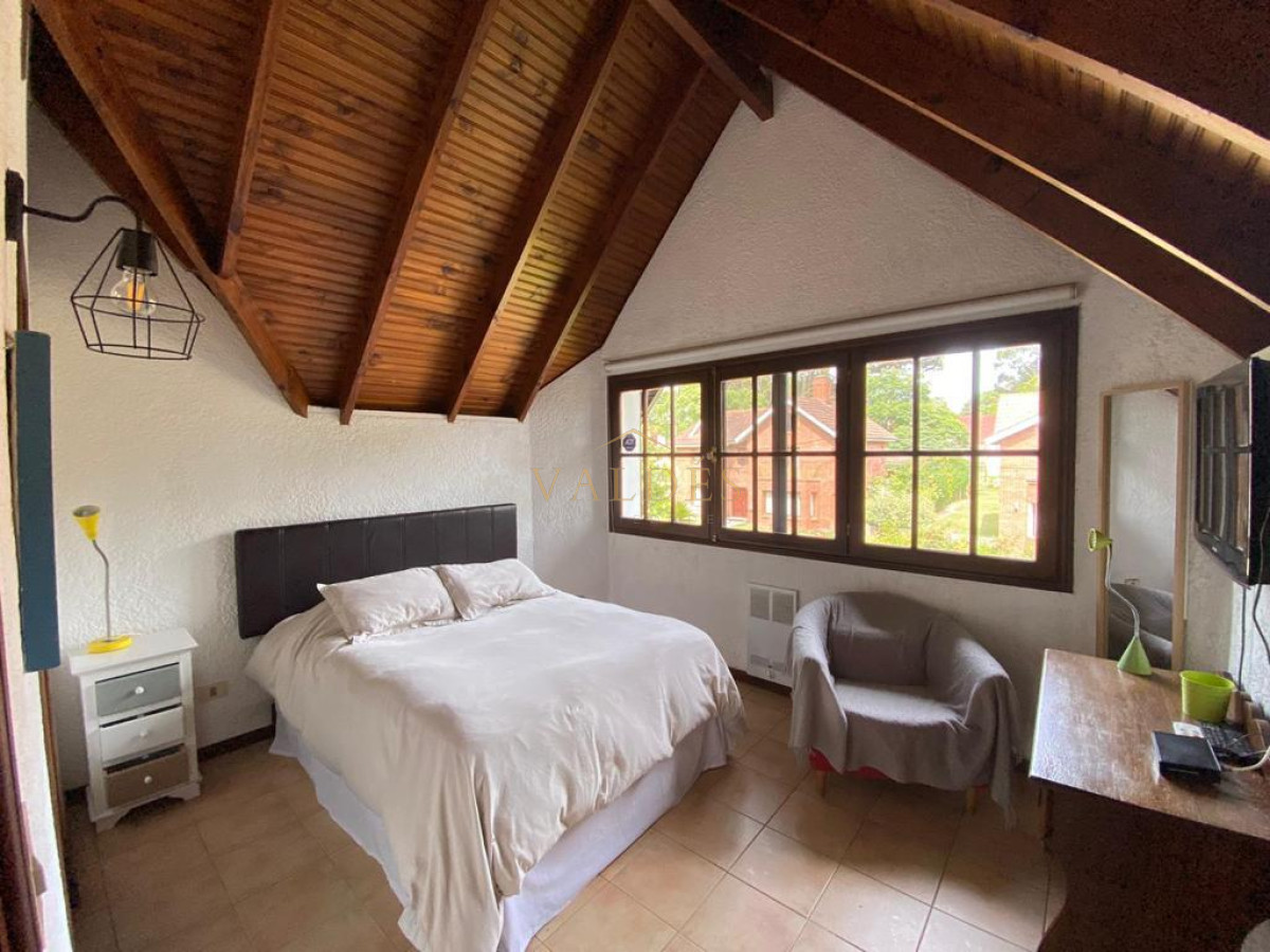 Casa ID.2384 - ESPECTACULAR CASA EN LUGANO 5 DORMITORIOS 4 BAÑOS 