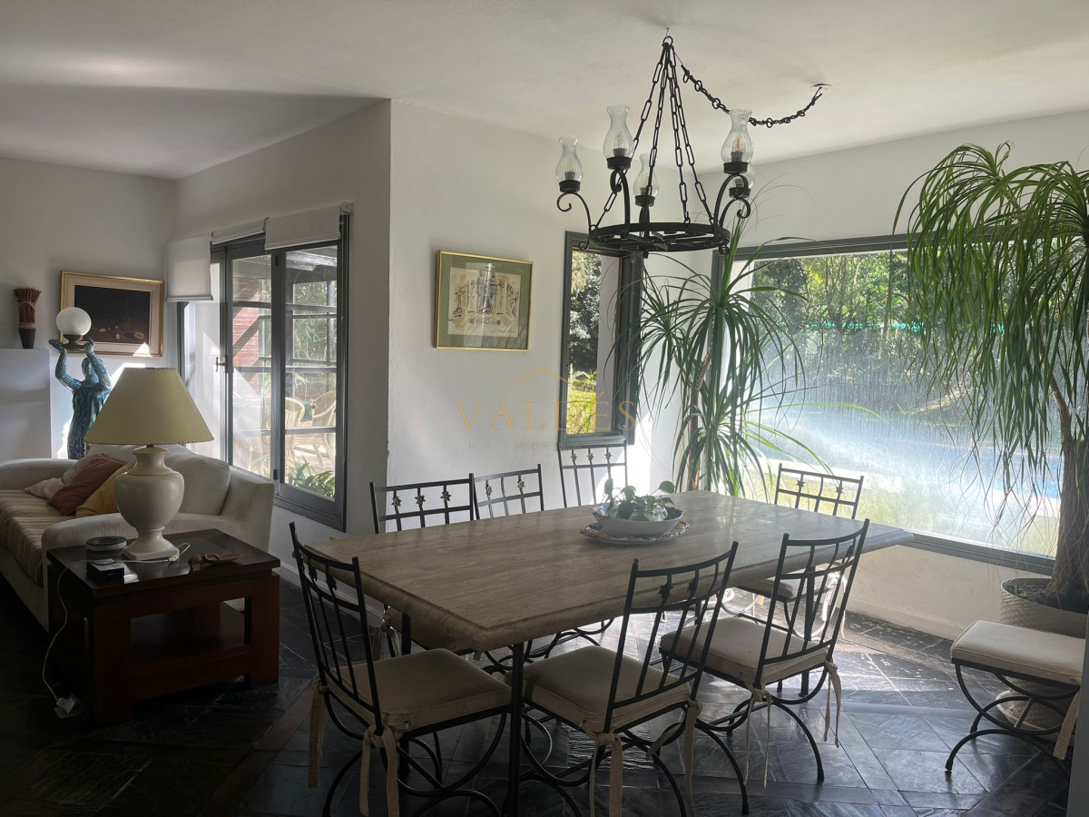 Casa ID.4983 - Casa en Alquiler de Temporada en Punta del este con gran capacidad  , a pasos de Playa Brava 