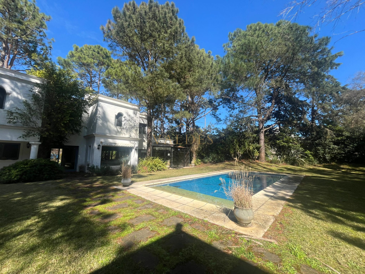 Casa ID.4983 - Casa en Alquiler de Temporada en Punta del este con gran capacidad  , a pasos de Playa Brava 