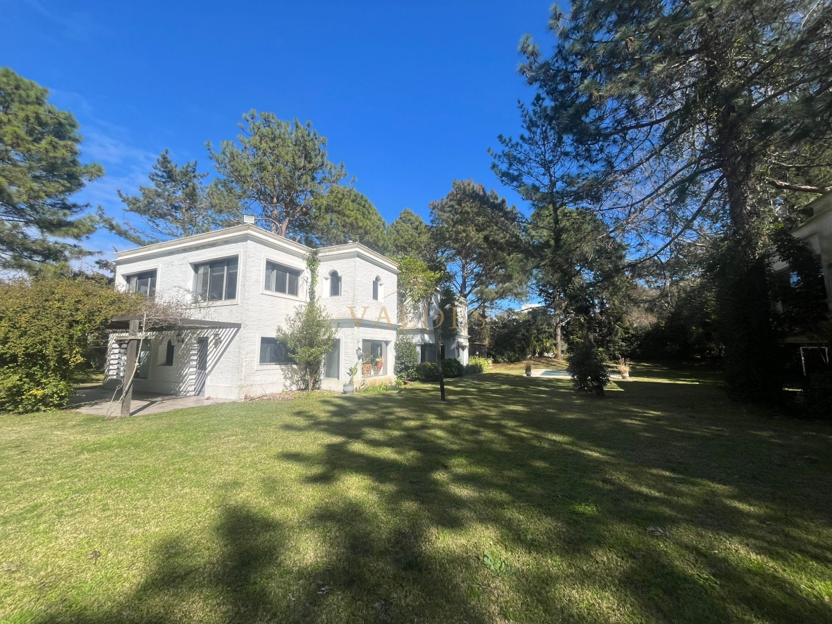 Casa ID.4983 - Casa en Alquiler de Temporada en Punta del este con gran capacidad  , a pasos de Playa Brava 