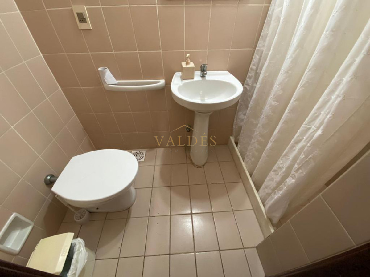 Casa ID.2384 - ESPECTACULAR CASA EN LUGANO 5 DORMITORIOS 4 BAÑOS 