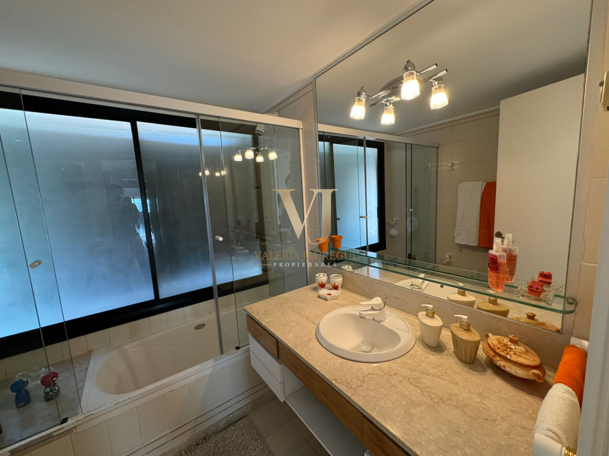 Apartamento ID.880 - Apartamento en Venta de 3 Dormitorios en Punta del este , Puerto , Península , Edificio Portofino
