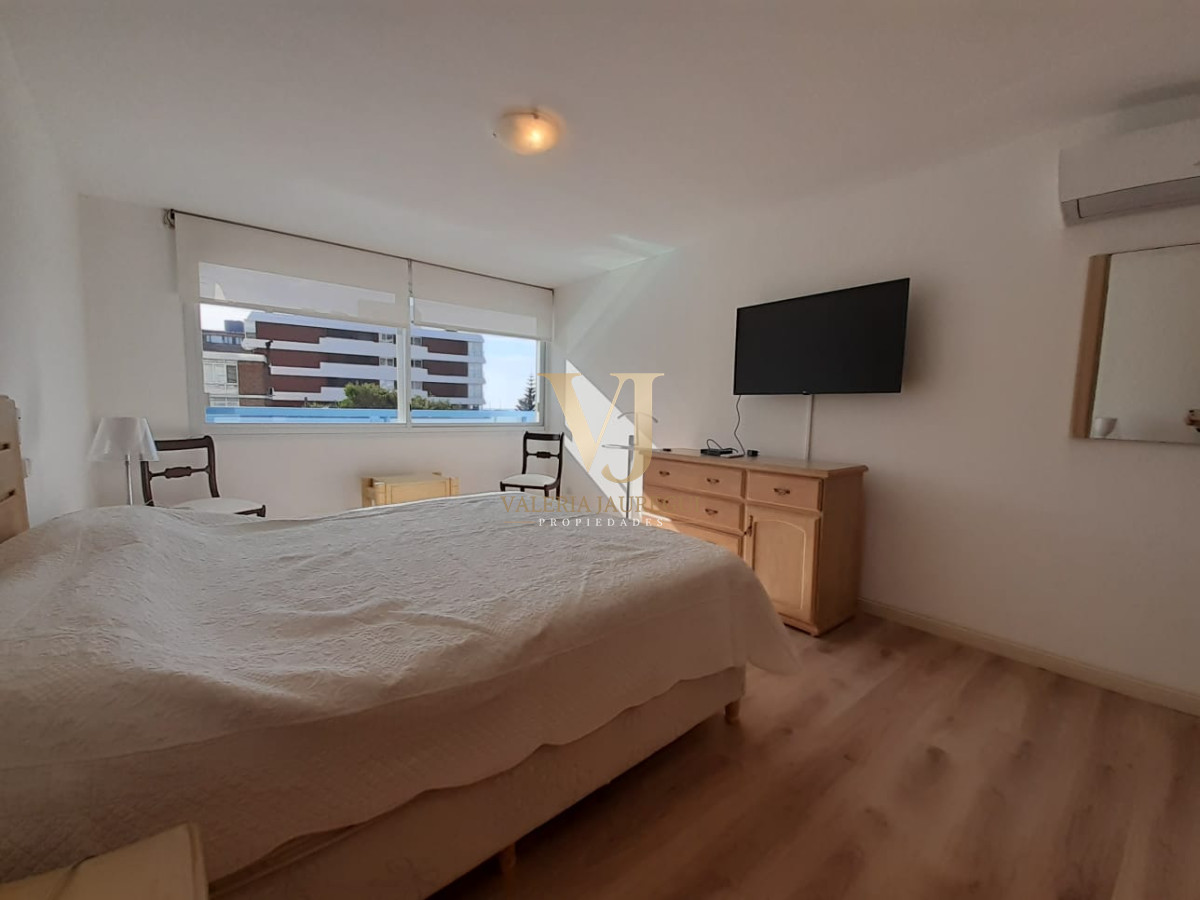 Apartamento ID.889 - Apartamento en venta de 3 dormitorios en Punta del este , Playa brava , 