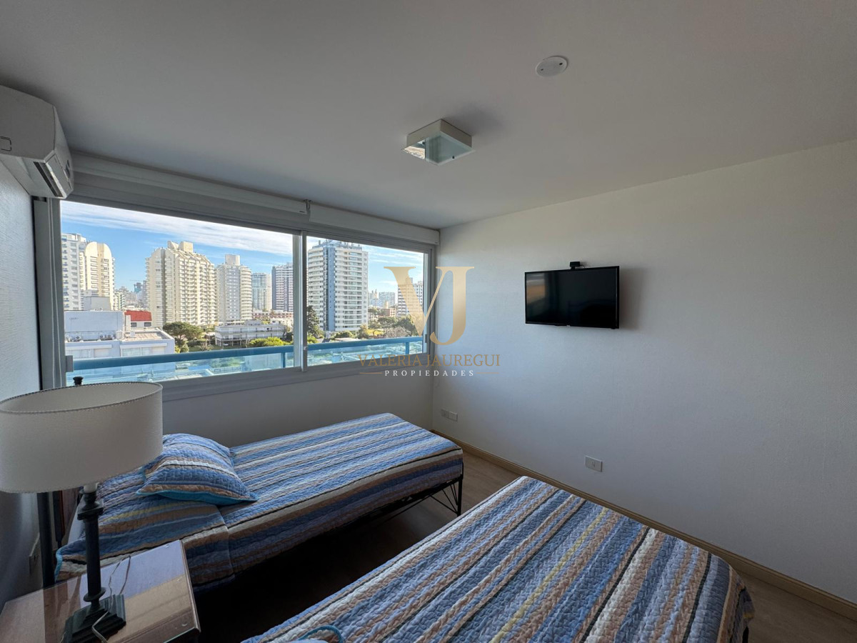 Apartamento ID.876 - Apartamento en Venta de 3 dormitorios en Punta del este , Playa Brava , Torre Nueva York , Vista al mar 