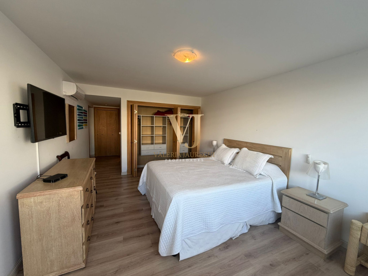 Apartamento ID.889 - Apartamento en venta de 3 dormitorios en Punta del este , Playa brava , 