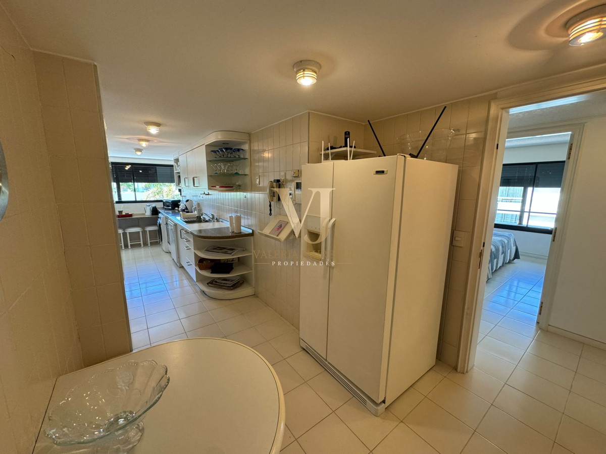 Apartamento ID.880 - Apartamento en Venta de 3 Dormitorios en Punta del este , Puerto , Península , Edificio Portofino