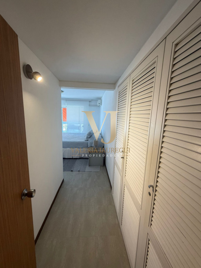 Apartamento ID.879 - Apartamento en Venta de 3 dormitorio en Punta del este . Playa mansa , Parada 1 