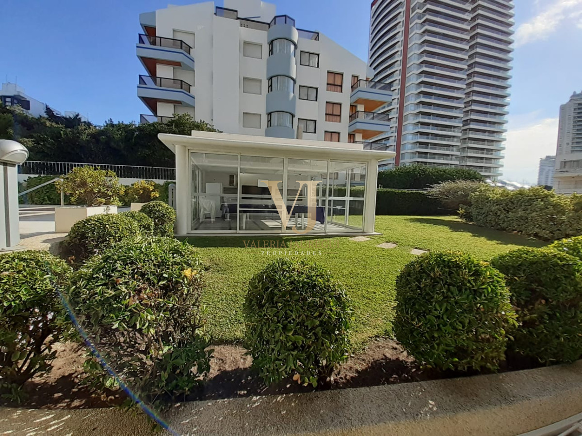 Apartamento ID.889 - Apartamento en venta de 3 dormitorios en Punta del este , Playa brava , 