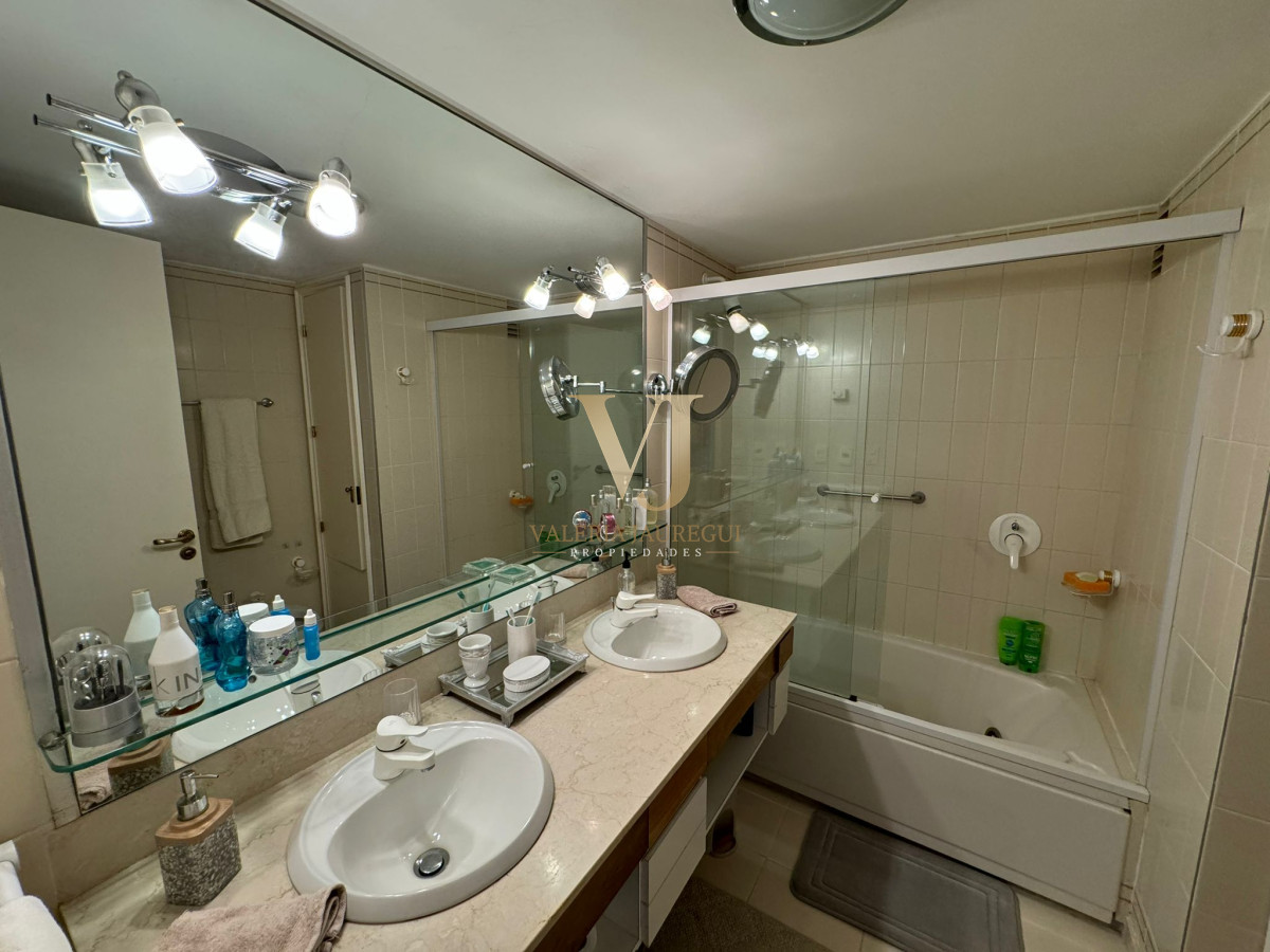Apartamento ID.880 - Apartamento en Venta de 3 Dormitorios en Punta del este , Puerto , Península , Edificio Portofino