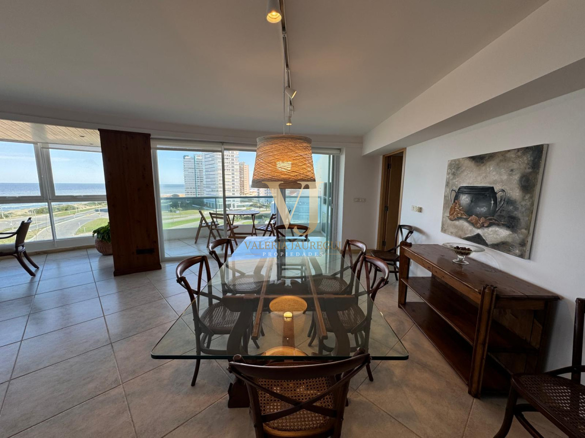 Apartamento ID.876 - Apartamento en Venta de 3 dormitorios en Punta del este , Playa Brava , Torre Nueva York , Vista al mar 