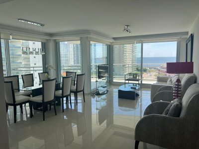 Venta de apartamento en playa Mansa, Punta del Este
