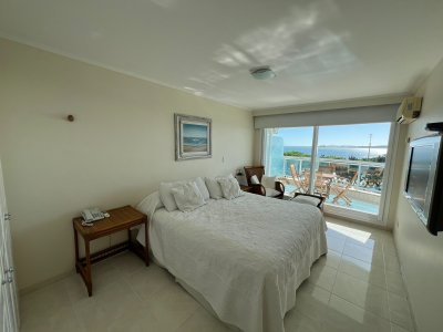 Departamento en Alquiler de 3 Dormitorios en Punta del este Torre Millenium . Playa Mansa , Vista al Mar  - PLA6132A