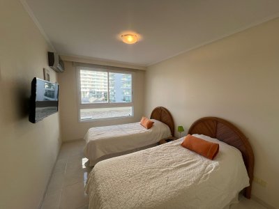 Departamento en Alquiler de 3 Dormitorios en Punta del este Torre Millenium . Playa Mansa , Vista al Mar  - PLA6132A