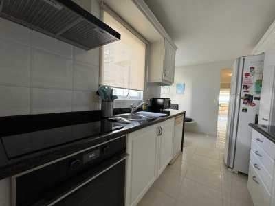 Apartamento de 3 dormitorios en Alquiler en Punta del este , Playa Mansa , Punta del este , Vista al Mar  - PLA599A