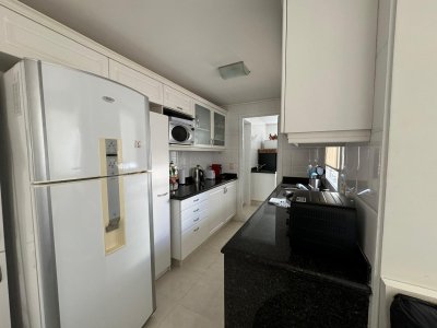 Apartamento de 3 dormitorios en Alquiler en Punta del este , Playa Mansa , Punta del este , Vista al Mar  - PLA599A