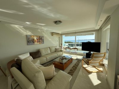 Apartamento de 3 dormitorios en Alquiler en Punta del este , Playa Mansa , Punta del este , Vista al Mar  - PLA599A