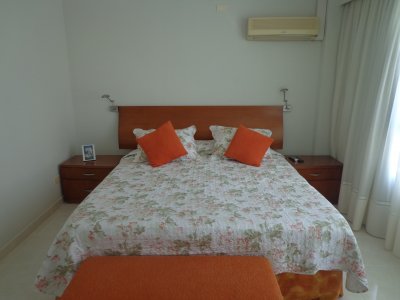 Apartamento de 3 dormitorios en Alquiler en Punta del este , Playa Mansa , Punta del este , Vista al Mar  - PLA599A