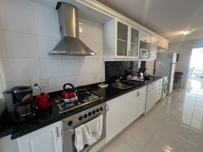Departamento en Alquiler de 3 Dormitorios en Punta del este Torre Millenium . Playa Mansa , Vista al Mar  - PLA6132A