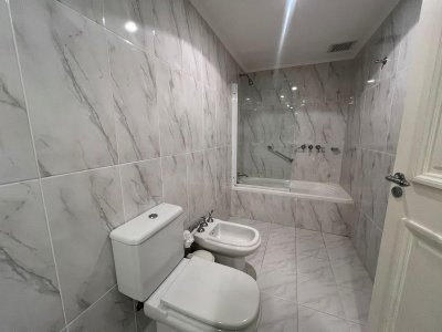 Departamento en Alquiler de 3 Dormitorios en Punta del este Torre Millenium . Playa Mansa , Vista al Mar  - PLA6132A