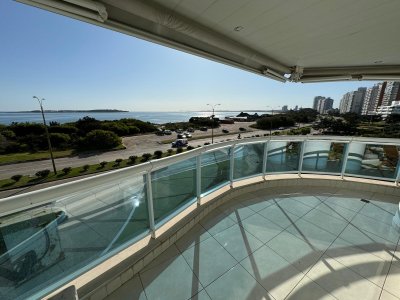 Apartamento de 3 dormitorios en Alquiler en Punta del este , Playa Mansa , Punta del este , Vista al Mar  - PLA599A