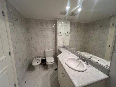 Departamento en Alquiler de 3 Dormitorios en Punta del este Torre Millenium . Playa Mansa , Vista al Mar  - PLA6132A