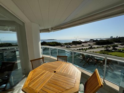 Apartamento de 3 dormitorios en Alquiler en Punta del este , Playa Mansa , Punta del este , Vista al Mar  - PLA599A