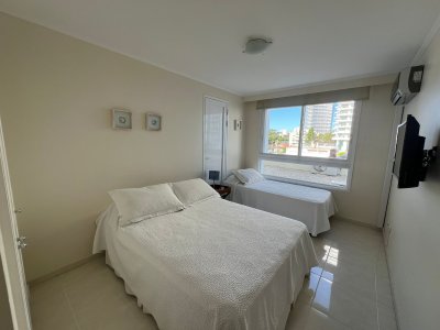 Departamento en Alquiler de 3 Dormitorios en Punta del este Torre Millenium . Playa Mansa , Vista al Mar  - PLA6132A