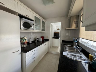 Apartamento de 3 dormitorios en Alquiler en Punta del este , Playa Mansa , Punta del este , Vista al Mar  - PLA599A