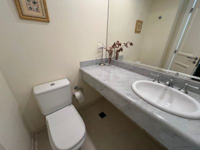 Departamento en Alquiler de 3 Dormitorios en Punta del este Torre Millenium . Playa Mansa , Vista al Mar  - PLA6132A