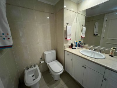 Departamento en Alquiler de 3 Dormitorios en Punta del este Torre Millenium . Playa Mansa , Vista al Mar  - PLA6132A