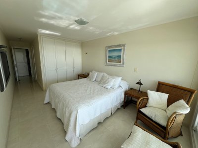 Departamento en Alquiler de 3 Dormitorios en Punta del este Torre Millenium . Playa Mansa , Vista al Mar  - PLA6132A