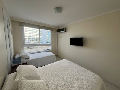 Departamento en Alquiler de 3 Dormitorios en Punta del este Torre Millenium . Playa Mansa , Vista al Mar  - PLA6132A