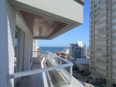 Pent-house en venta de 2 dormitorios en Punta del este , Península , Gorlero , Playa Mansa  - PLA238A