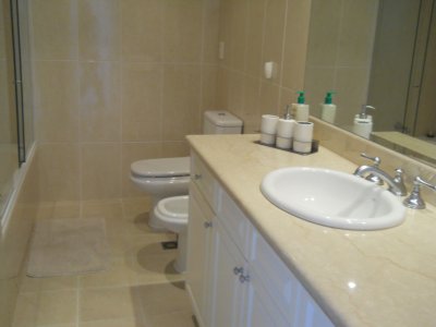 Apartamento de 3 dormitorios en Alquiler en Punta del este , Playa Mansa , Punta del este , Vista al Mar  - PLA599A