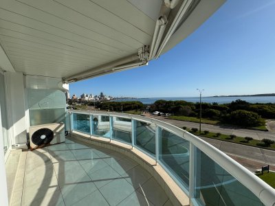 Apartamento de 3 dormitorios en Alquiler en Punta del este , Playa Mansa , Punta del este , Vista al Mar  - PLA599A