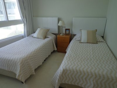 Apartamento de 3 dormitorios en Alquiler en Punta del este , Playa Mansa , Punta del este , Vista al Mar  - PLA599A