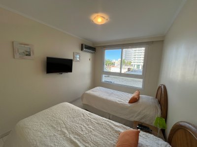 Departamento en Alquiler de 3 Dormitorios en Punta del este Torre Millenium . Playa Mansa , Vista al Mar  - PLA6132A