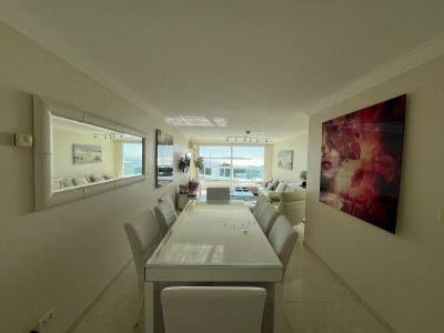 Departamento en Alquiler de 3 Dormitorios en Punta del este Torre Millenium . Playa Mansa , Vista al Mar  - PLA6132A