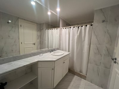 Departamento en Alquiler de 3 Dormitorios en Punta del este Torre Millenium . Playa Mansa , Vista al Mar  - PLA6132A