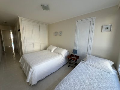 Departamento en Alquiler de 3 Dormitorios en Punta del este Torre Millenium . Playa Mansa , Vista al Mar  - PLA6132A