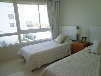 Apartamento de 3 dormitorios en Alquiler en Punta del este , Playa Mansa , Punta del este , Vista al Mar  - PLA599A