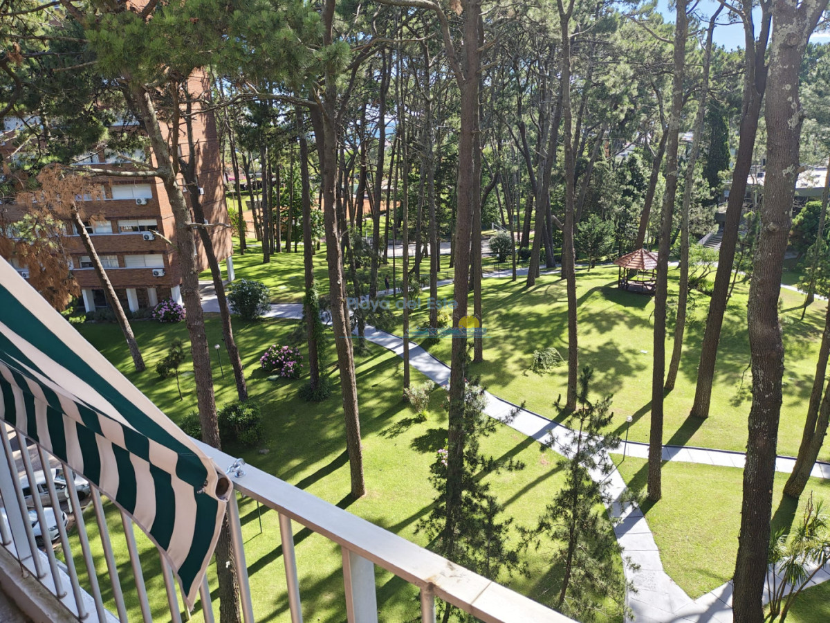 Apartamento de 2 dormitorios en Alquiler temporal , Punta del este , Playa Mansa  - PLA15174A