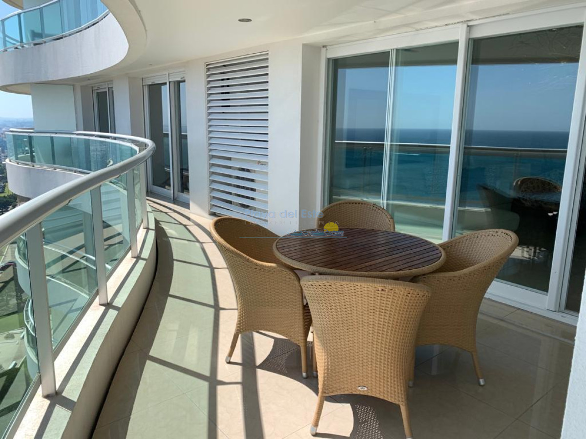 Apartamento en alquiler temporal de 3 dormitorios en Torre Aquarela , Playa mansa , Punta del este  - PLA1614A