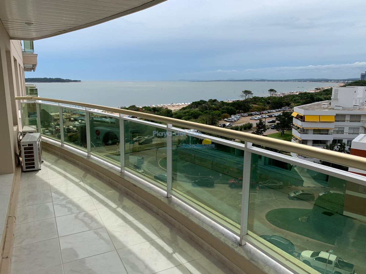 Apartamento en Alquiler de 3 dormitorios , Edificio Coral , Playa Mansa  - PLA1406A