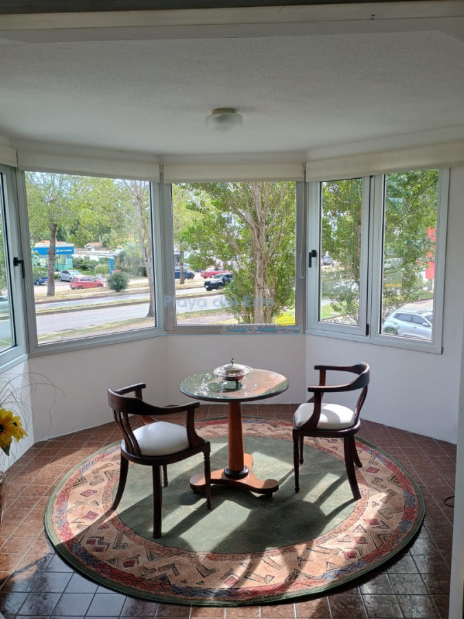 Apartamento de 3 dormitorios y servicio en Venta en Punta del este , Av.Roosevelt  - PLA15352A